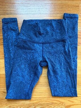 Lululemon Wunder train high rise tight in blue pattern size 2